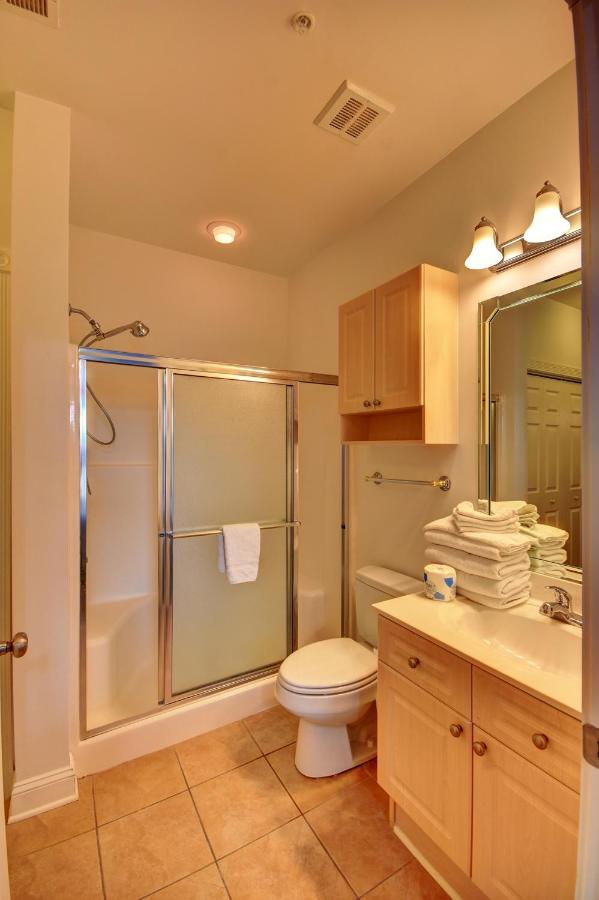 Apartment 4827 Magnolia Drive, #302 *
