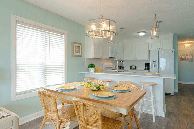 Sandy Dunes Oceanfront - Just Renovated June 2020 * Myrtle Beach