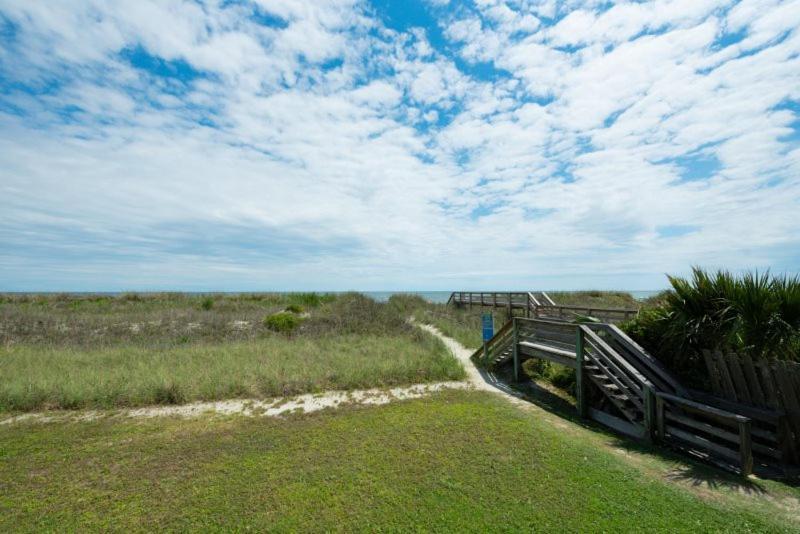 Sandy Dunes Oceanfront - Just Renovated June 2020 Holiday home