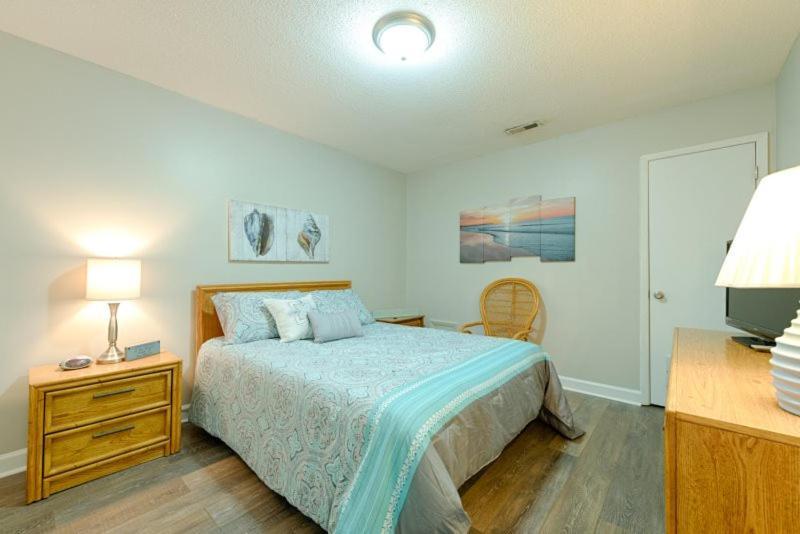 Sandy Dunes Oceanfront - Just Renovated June 2020 * Myrtle Beach