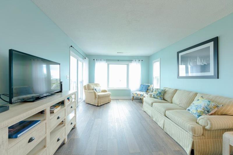 Holiday home Sandy Dunes Oceanfront - Just Renovated June 2020