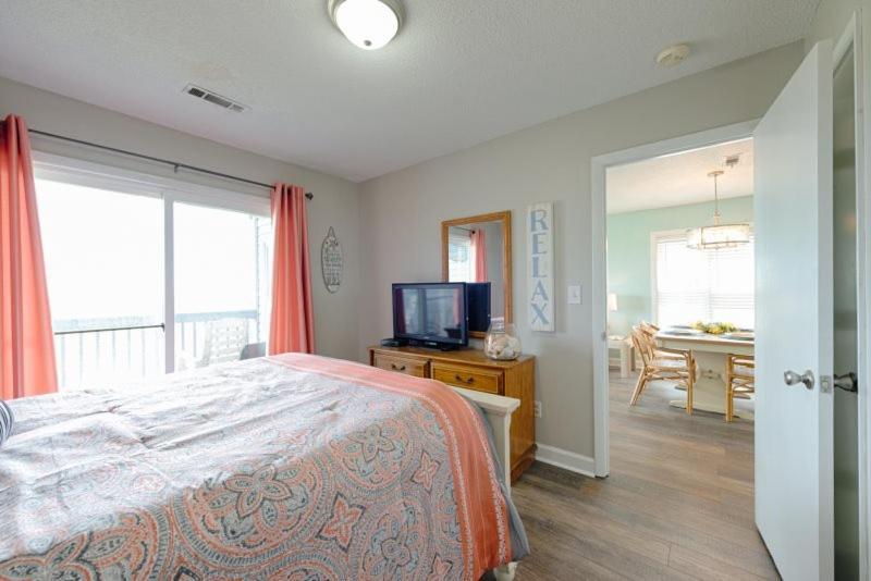 Sandy Dunes Oceanfront - Just Renovated June 2020 * Myrtle Beach