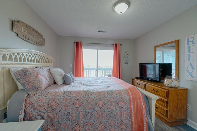 Sandy Dunes Oceanfront - Just Renovated June 2020 * Myrtle Beach