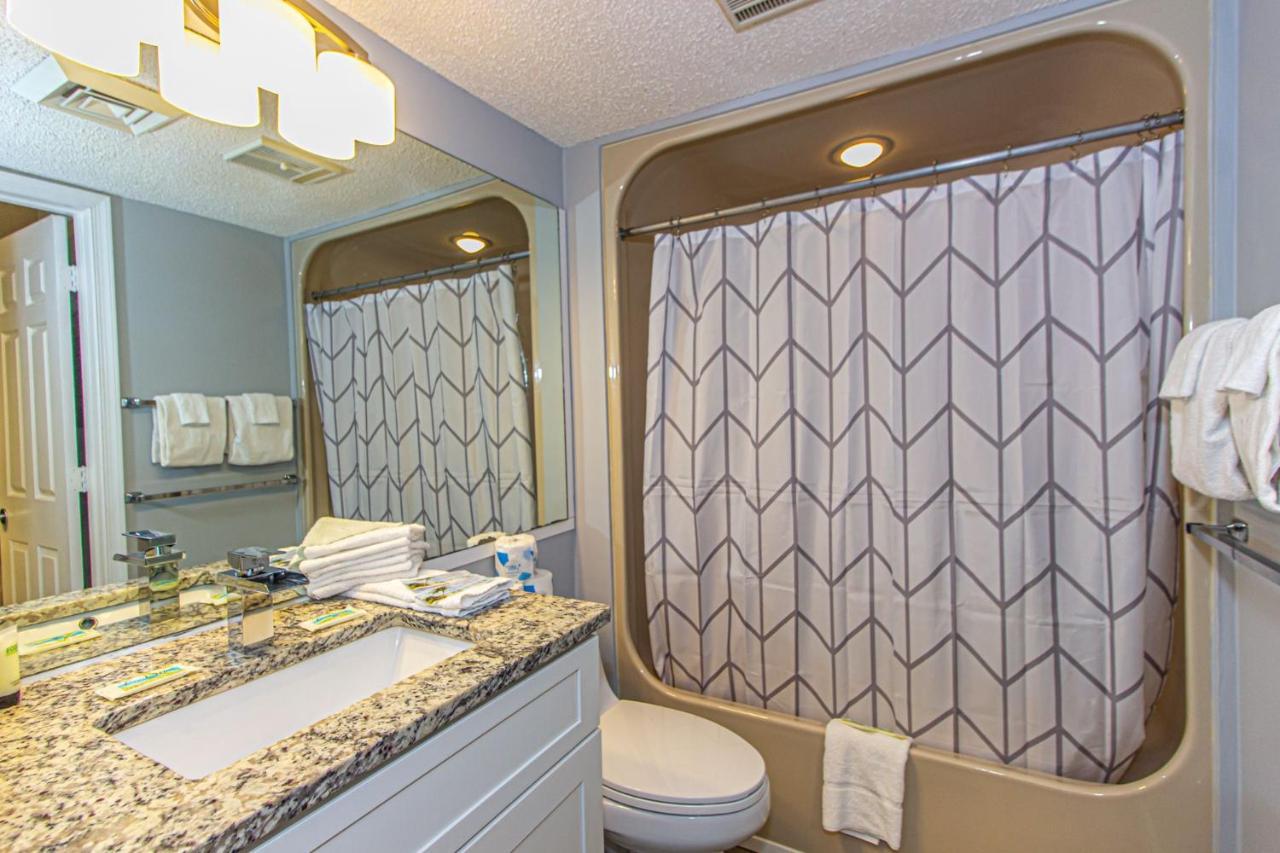Holiday home Modern Oceanfront Double Queen Sleeps 6! Ocean Forest Plaza 607 *