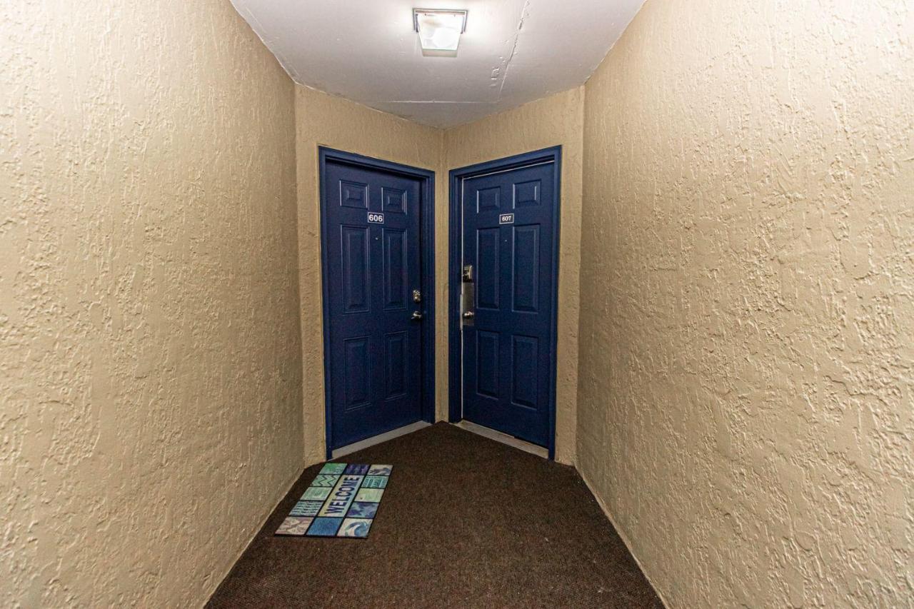 Holiday home Modern Oceanfront Double Queen Sleeps 6! Ocean Forest Plaza 607 *