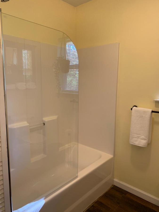 2 Bedroom House Walking Distance To Ocean Boulevard And Broadway At The Beach Holiday home Myrtle Beach