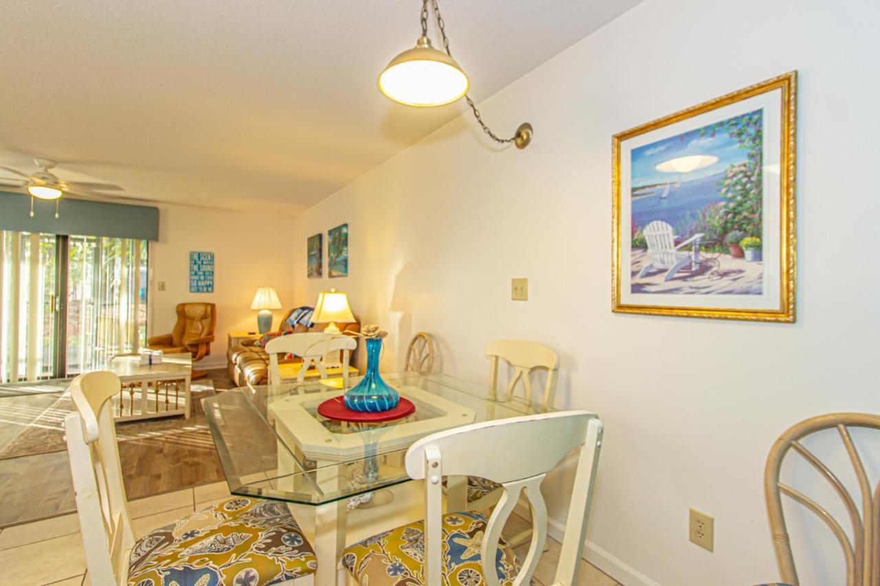 2 Bed 2 Bath Ground Level Golf Colony 33i Only 2 Miles To The *