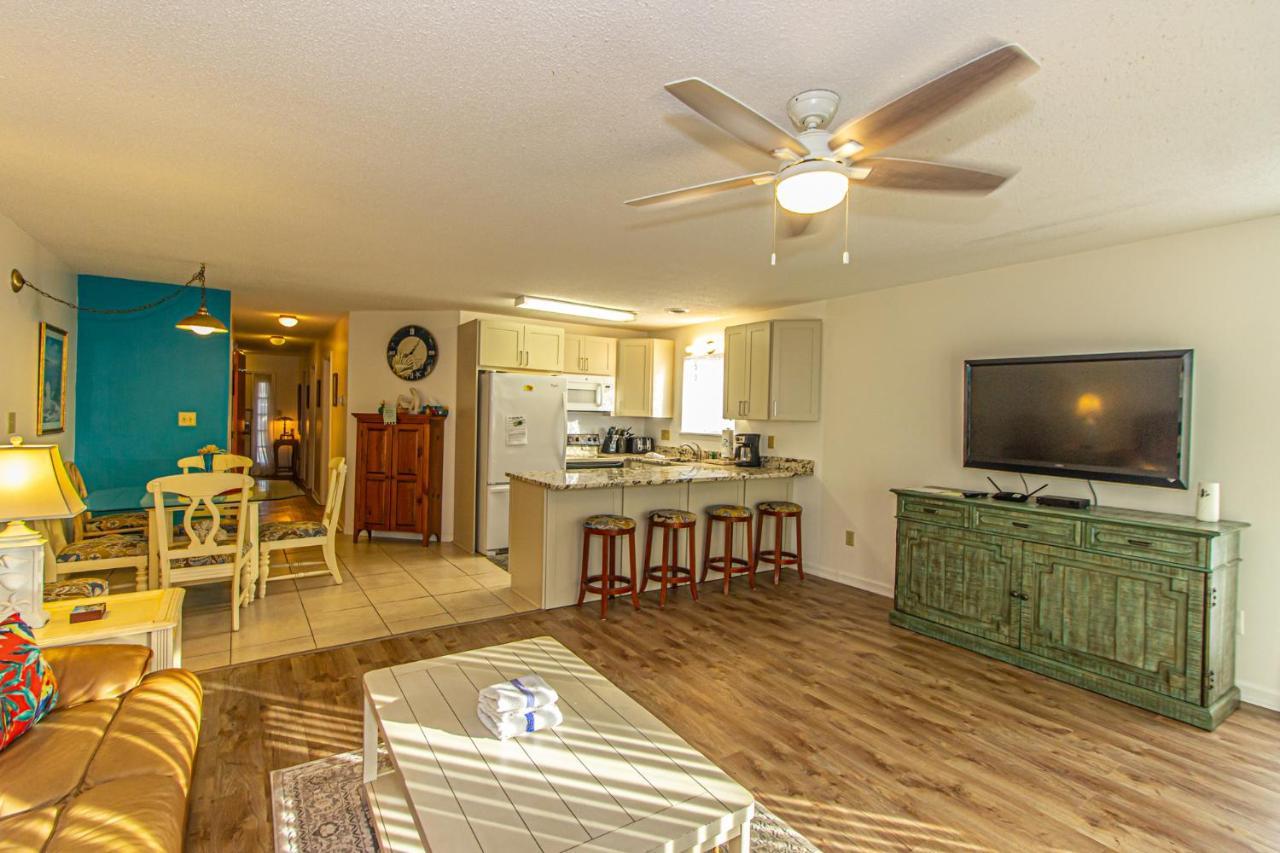 Holiday home 2 Bed 2 Bath Ground Level Golf Colony 33i Only 2 Miles To The Myrtle Beach