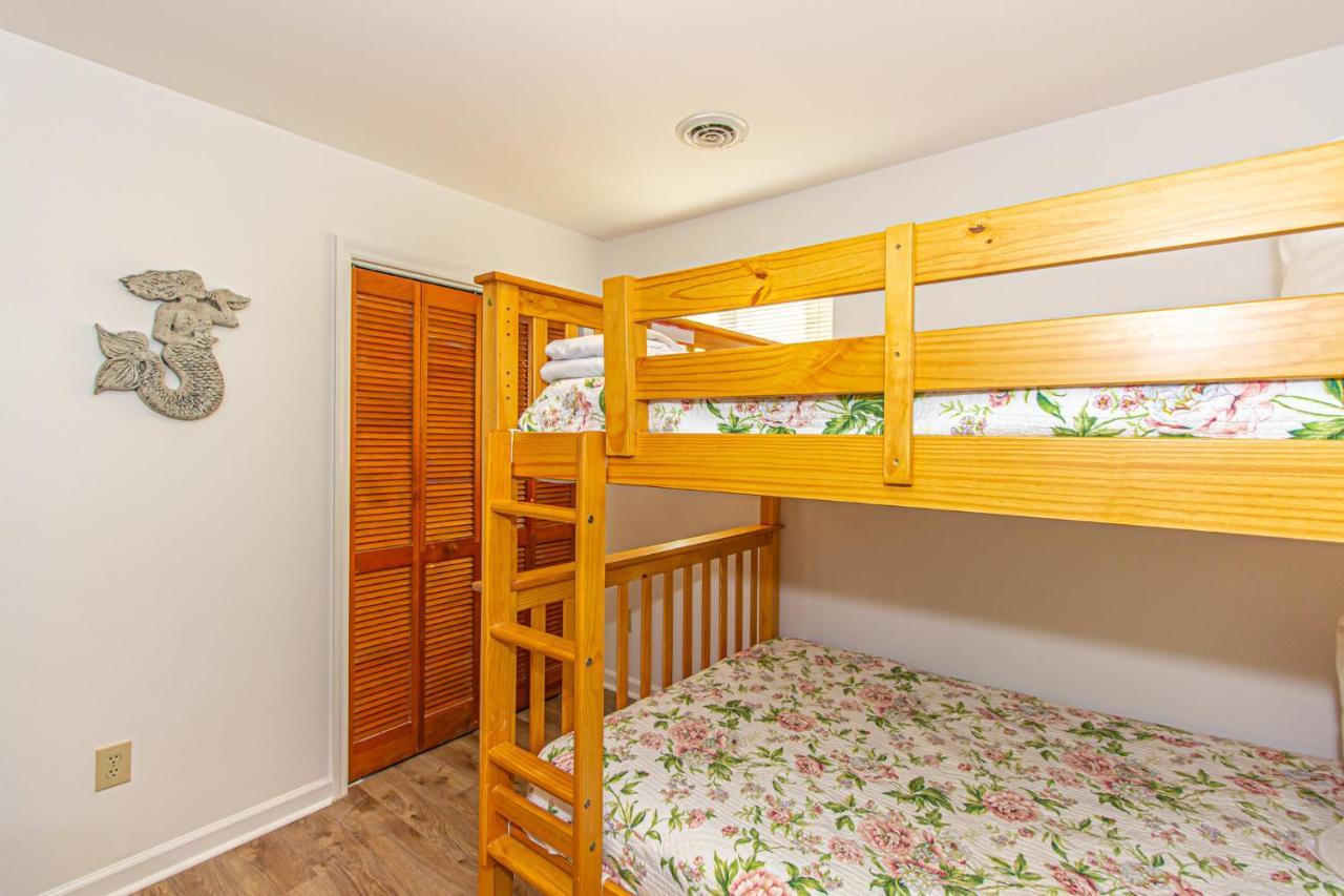 2 Bed 2 Bath Ground Level Golf Colony 33i Only 2 Miles To The *