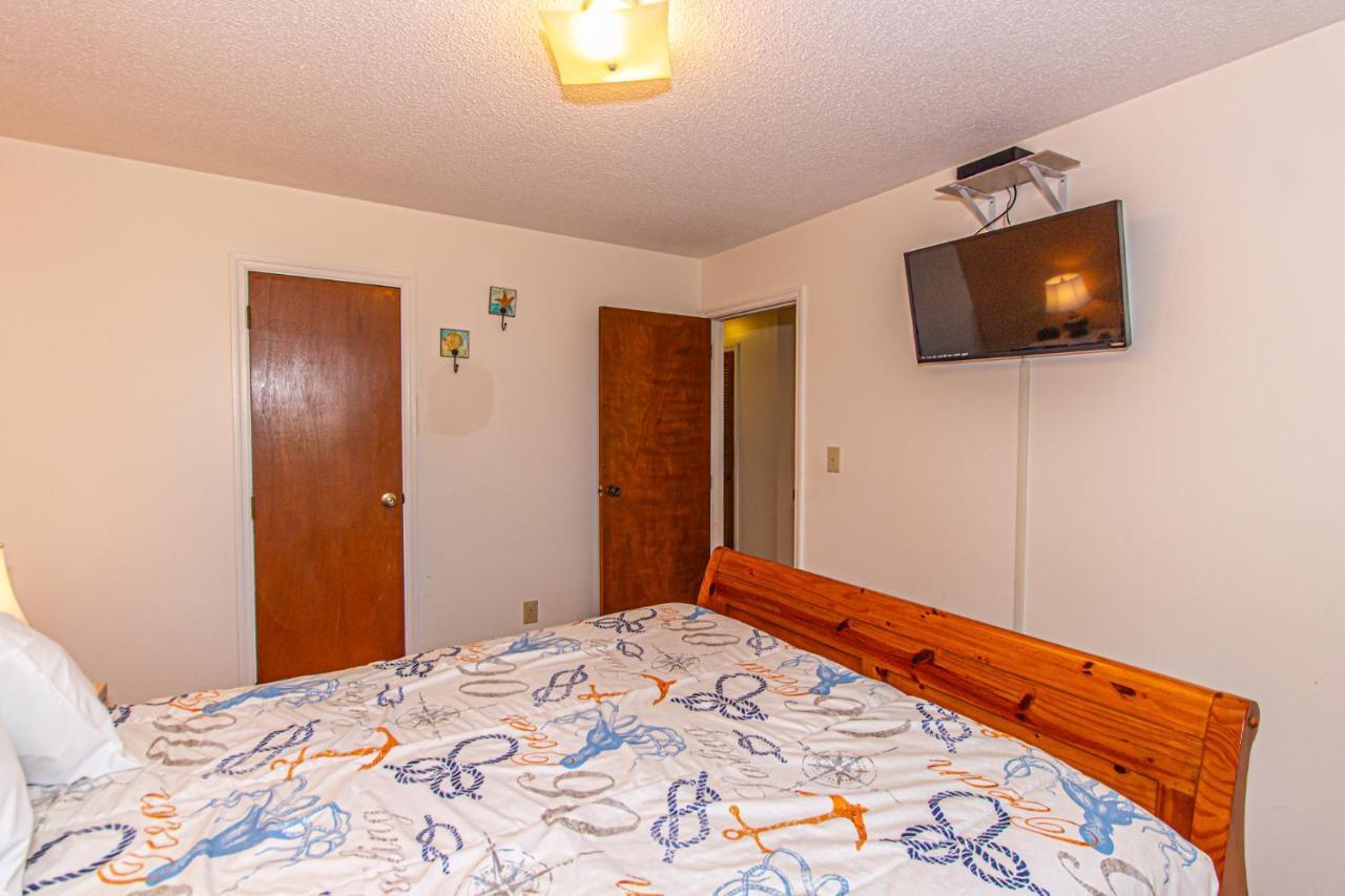 2 Bed 2 Bath Ground Level Golf Colony 33i Only 2 Miles To The Holiday home *