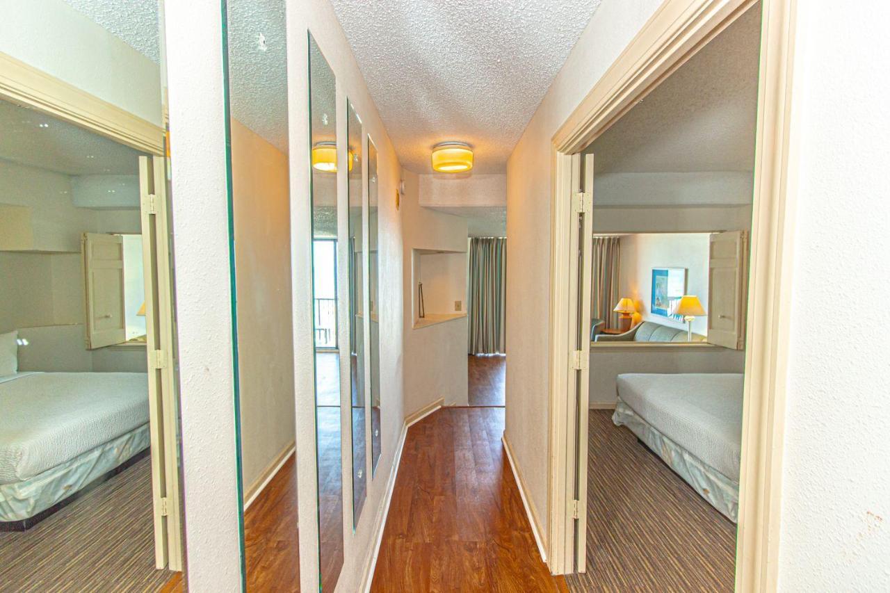Colony 403 Apartment
