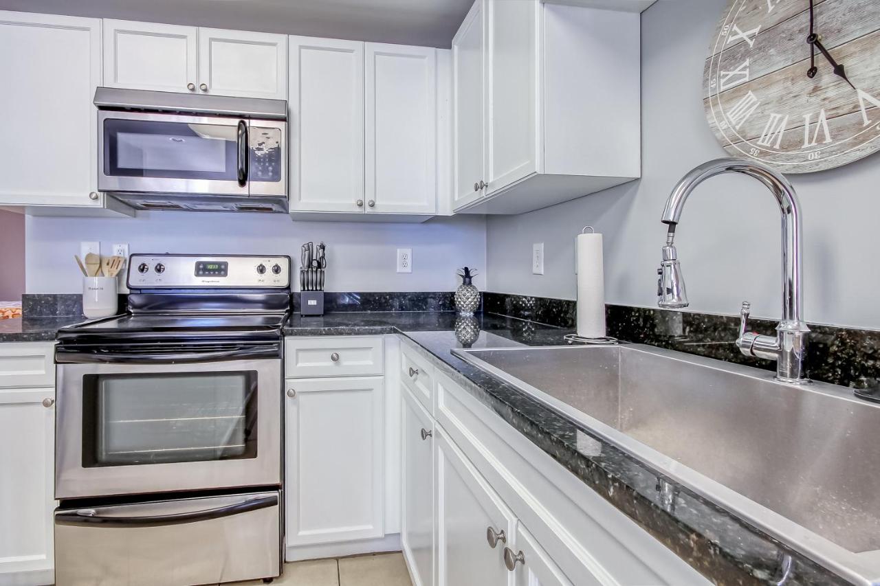 Coconut Grove 203 Apartment