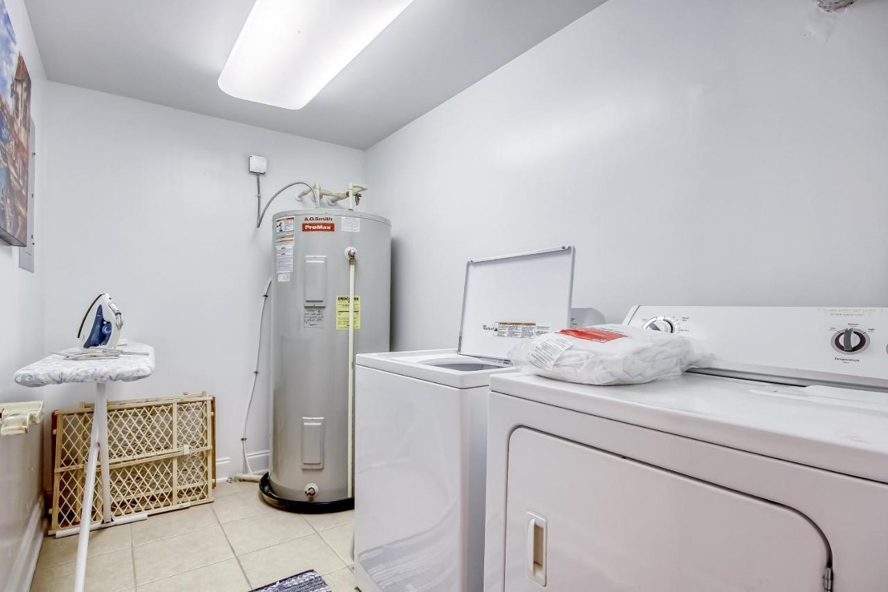 Coconut Grove 203 Apartment *
