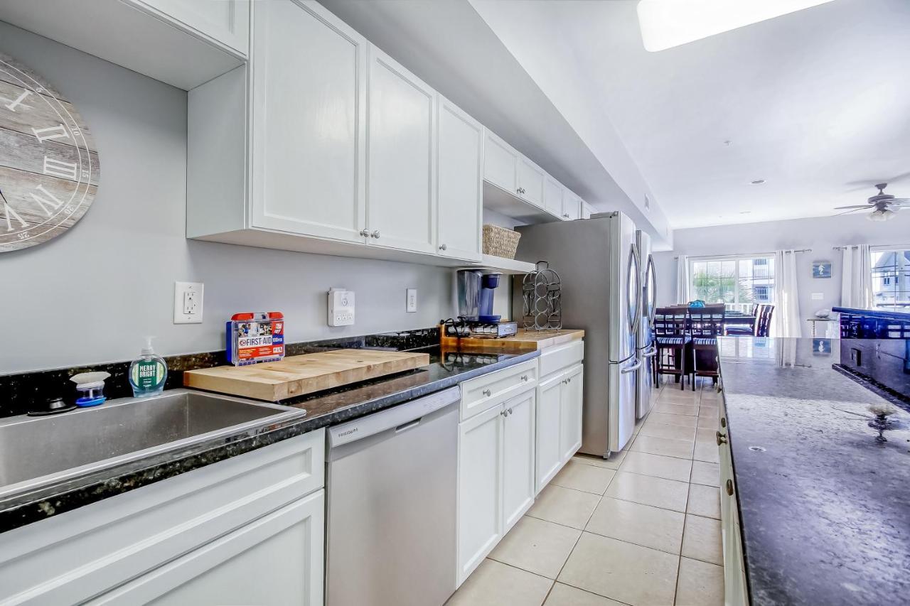 Coconut Grove 203