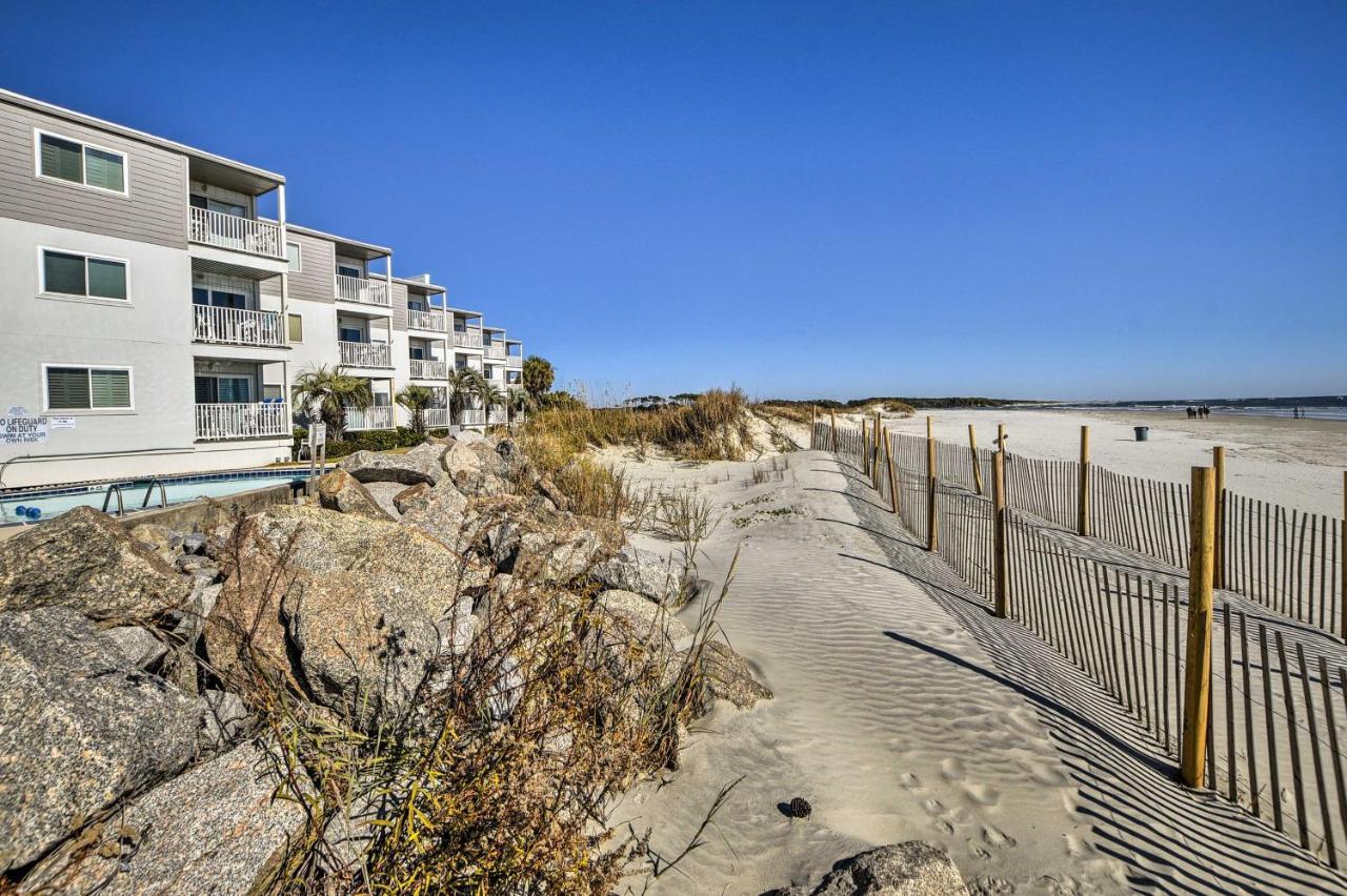 Sun-dappled With Balcony And Secluded Beach!