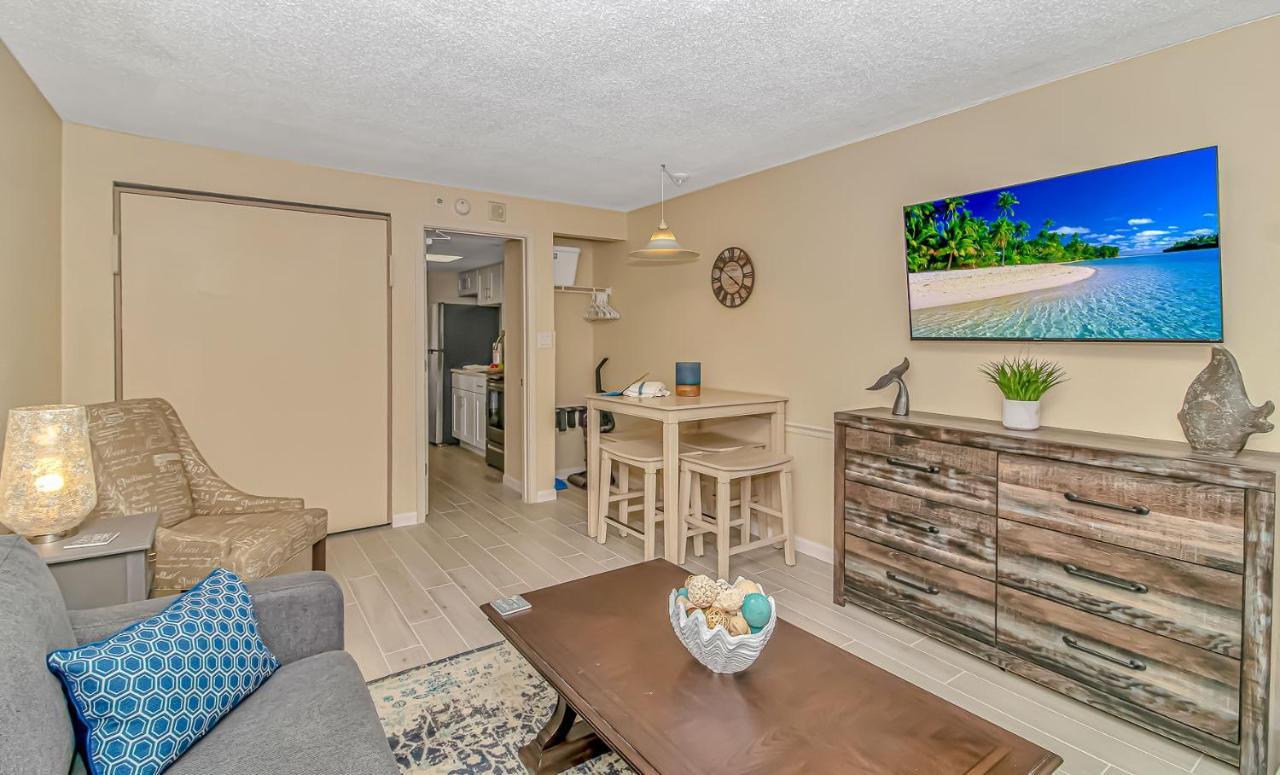Oceanfront 1 Bedroom 2 Bath Boardwalk 439 Holiday home *