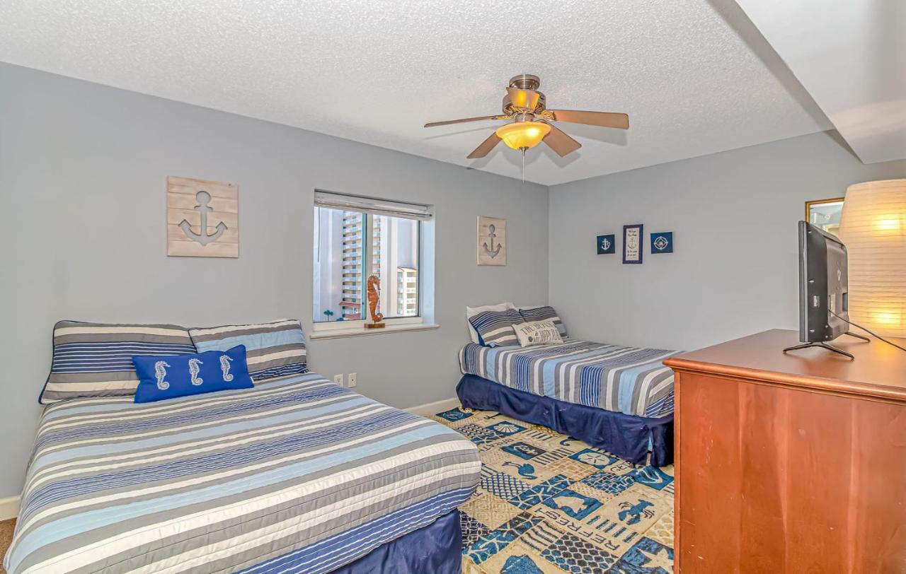 Holiday home Malibu Pointe Beach Club - Across The Street From The Ocean! Sleeps 13 Guests! *