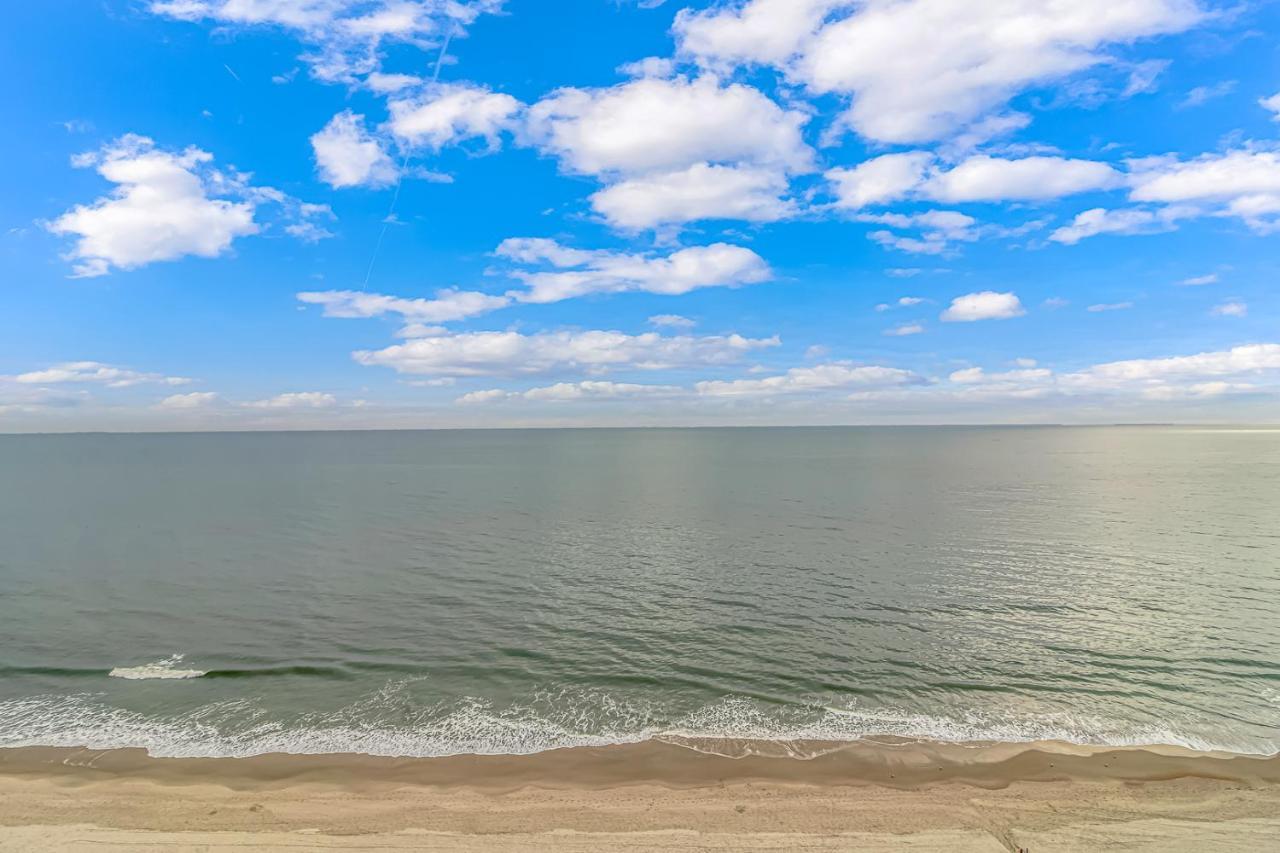 Stunning Oceanfront 2 Bedroom, 2 Bath - Carolinian 1633 Holiday home Myrtle Beach
