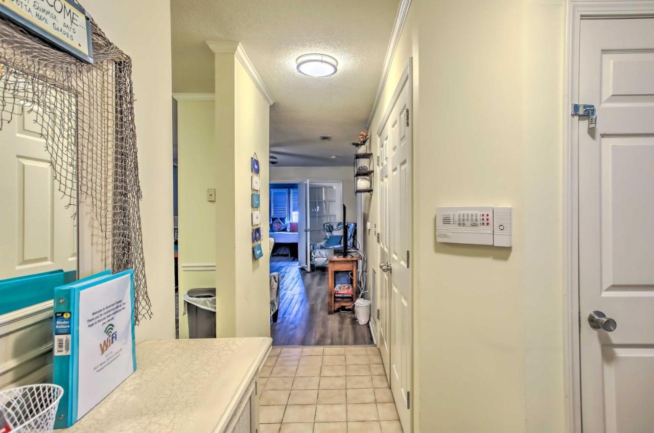 Apartment With Pool Access!