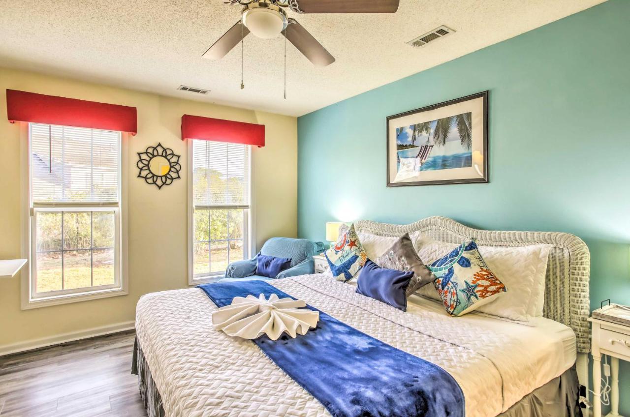 Apartment With Pool Access!