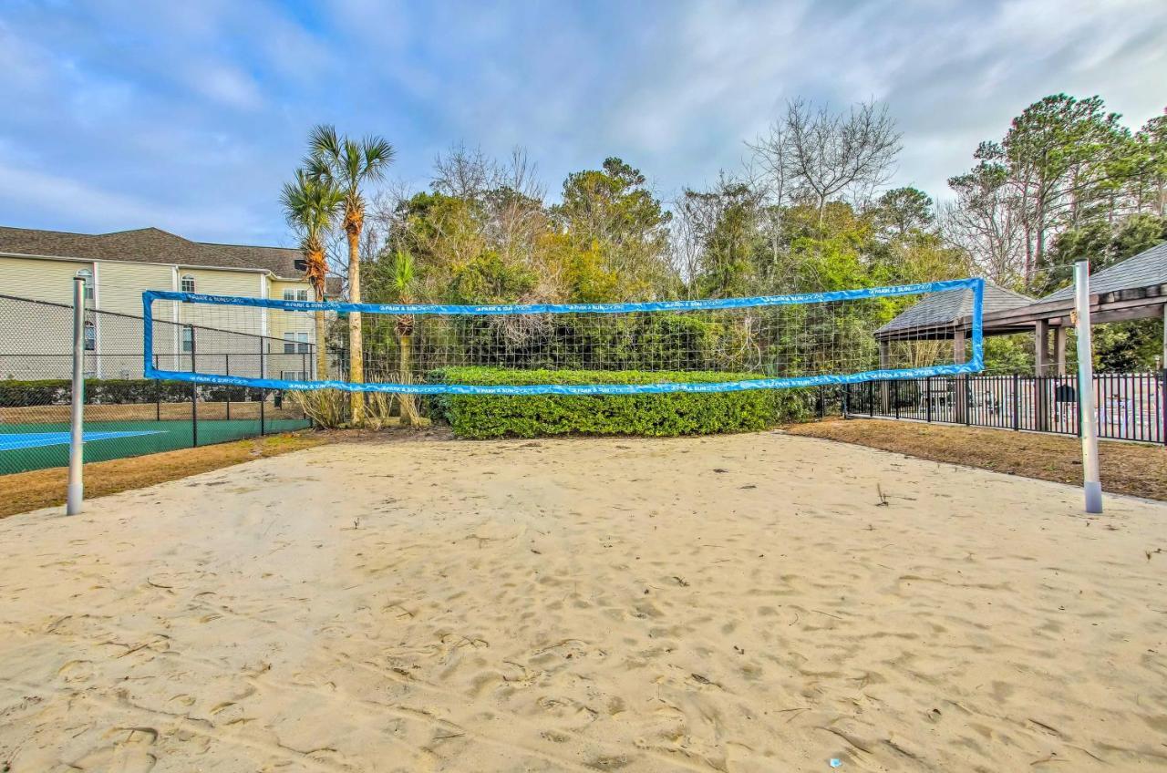 Apartment With Pool Access!