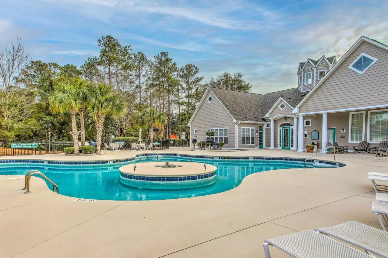 Apartment With Pool Access! *