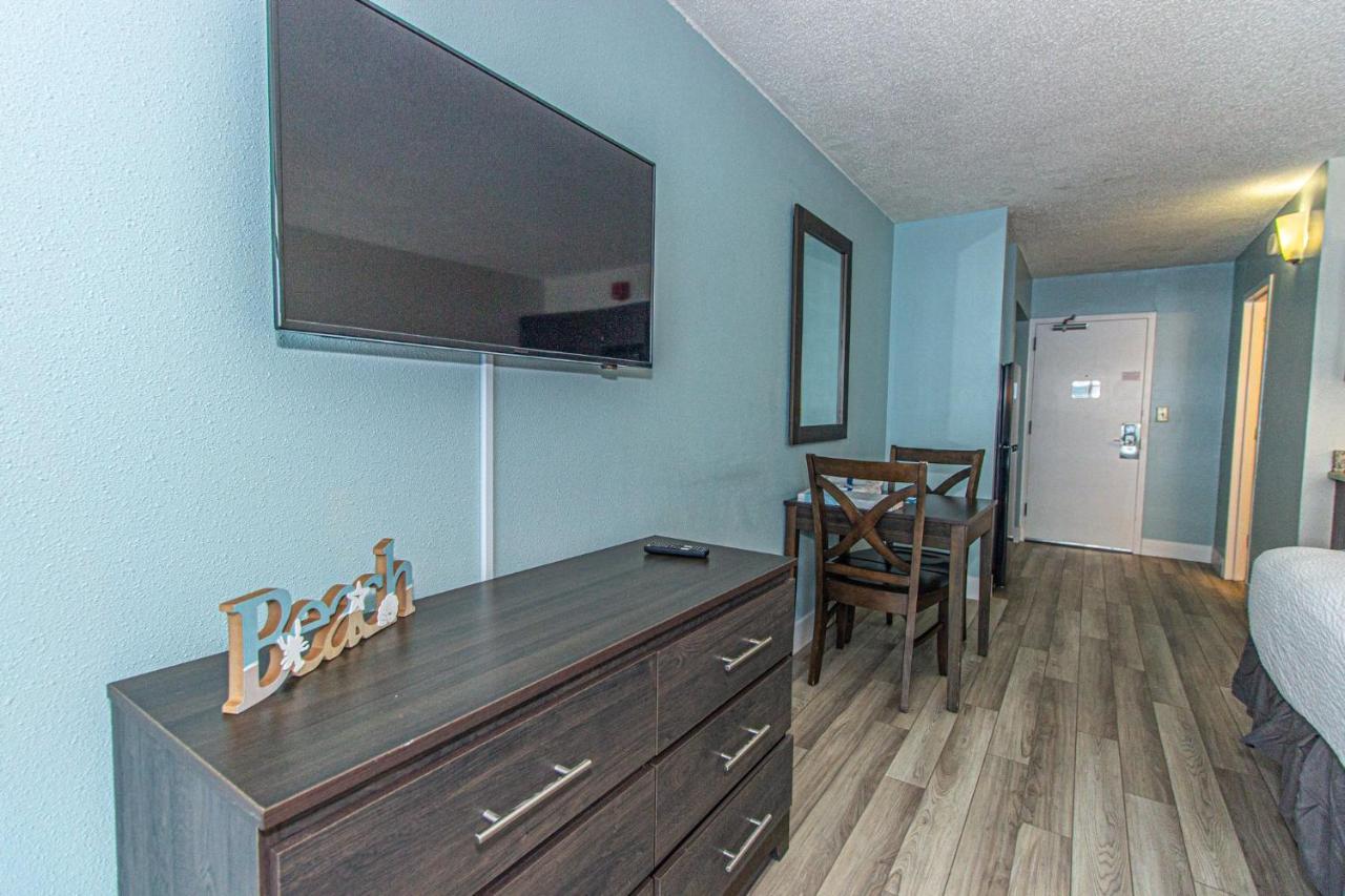 Landmark King Unit 716 Beautifully Renovated Sleeps 4 * Myrtle Beach