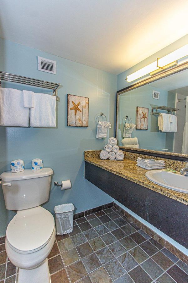 Landmark King Unit 716 Beautifully Renovated Sleeps 4 *