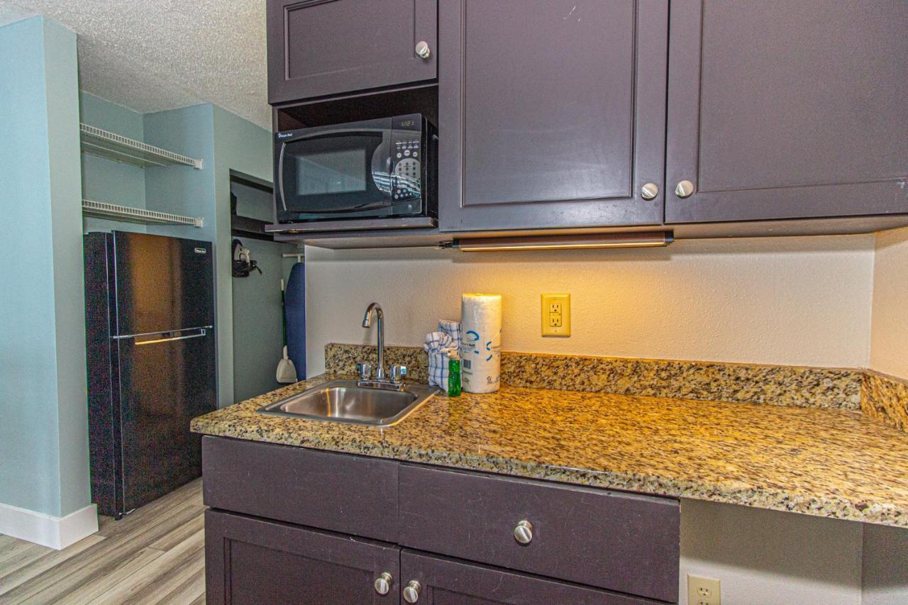 Landmark King Unit 716 Beautifully Renovated Sleeps 4