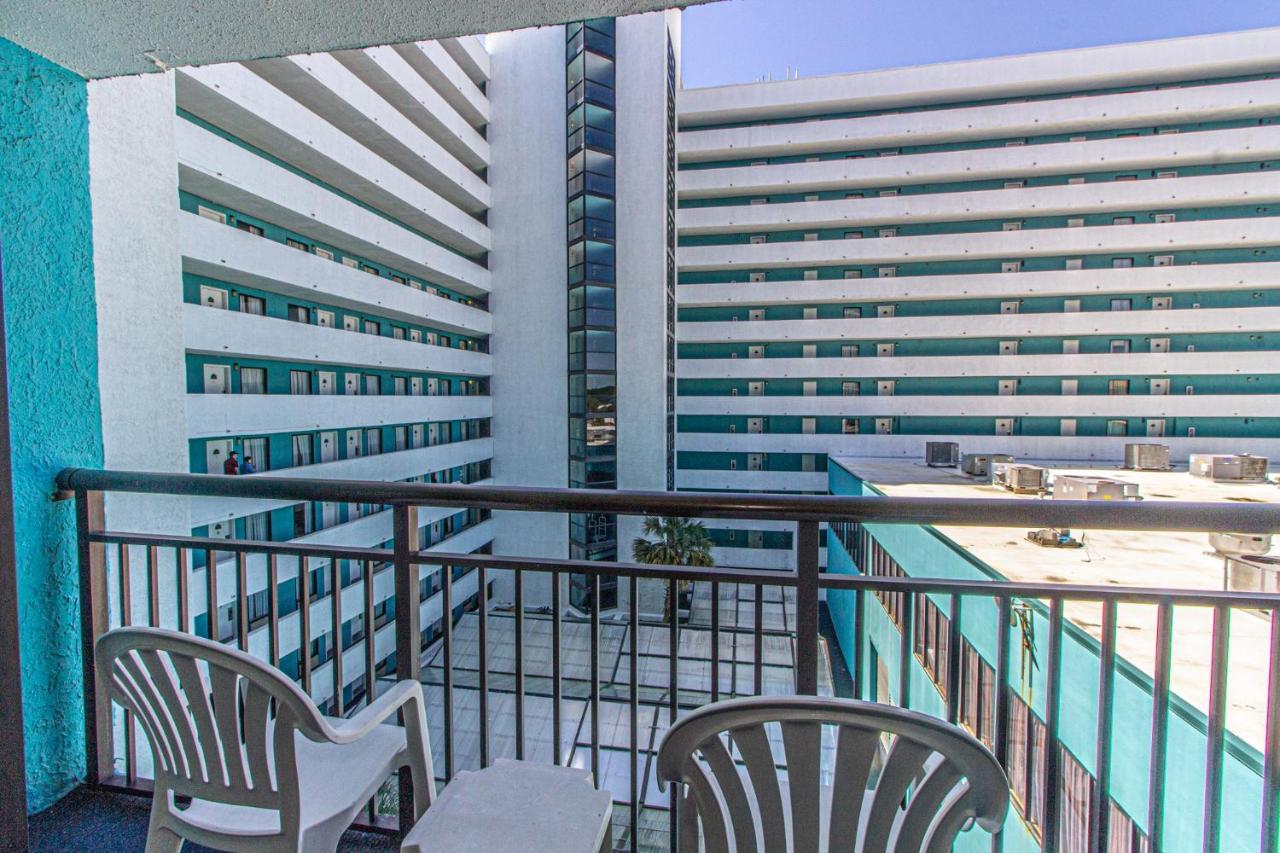 Landmark King Unit 716 Beautifully Renovated Sleeps 4 *