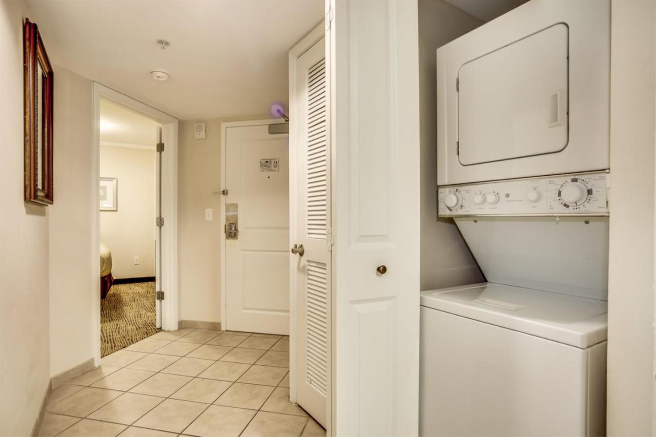 Towers On The Grove Apartment