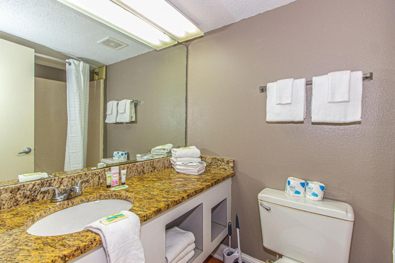 Direct Oceanfront Studio With Beautiful Updates! Sea Mist 20709 Queen Beds - Full Kitchen! *