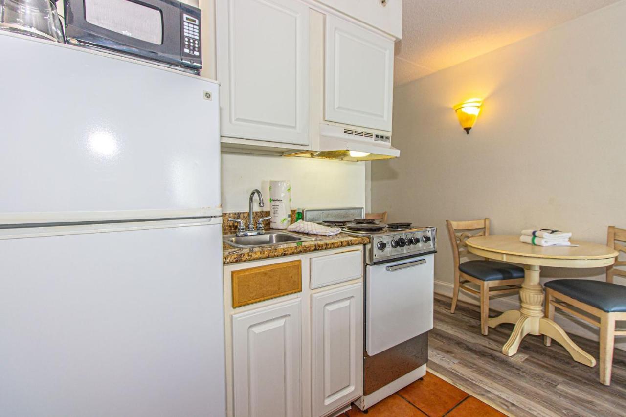 Holiday home Direct Oceanfront Studio With Beautiful Updates! Sea Mist 20709 Queen Beds - Full Kitchen!