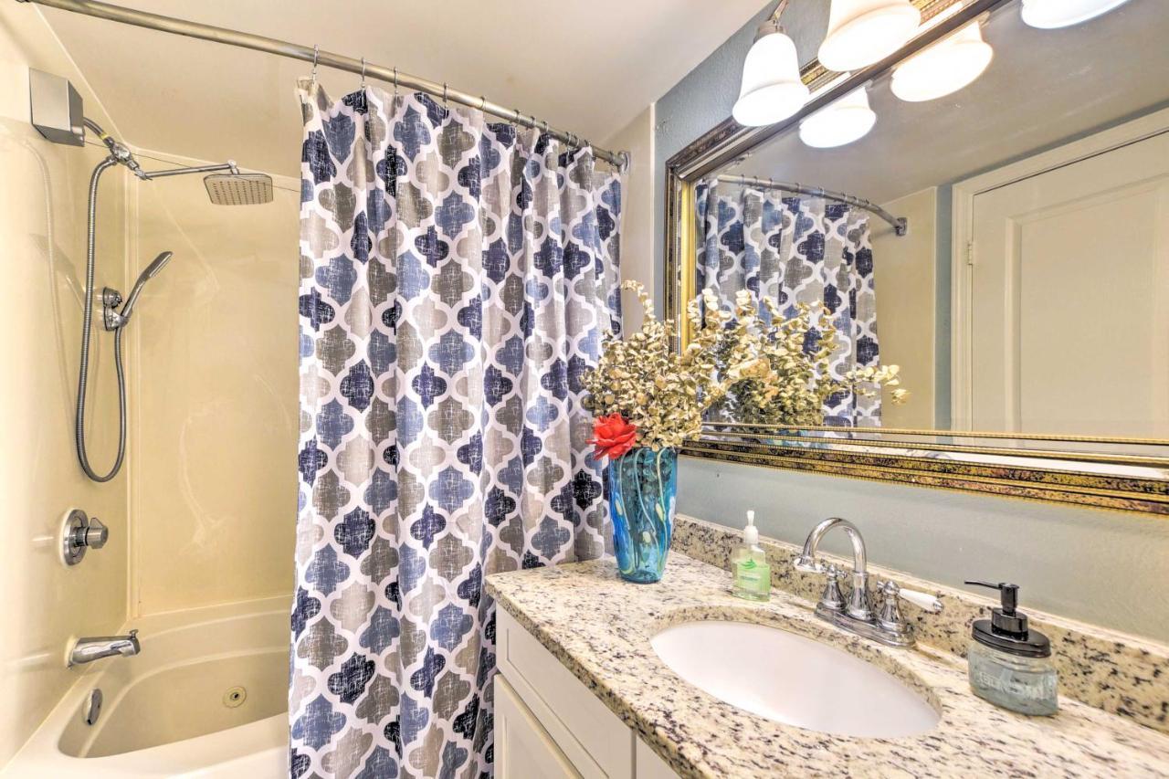 With 2 Pools And Hot Tub In North Myrtle Beach! Apartment Myrtle Beach