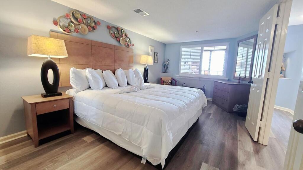 Colony Oceanfront 1bed/1ba Free Wifi & Parking *
