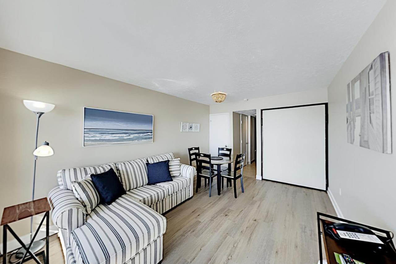 Beachfront Penthouse Apartment *