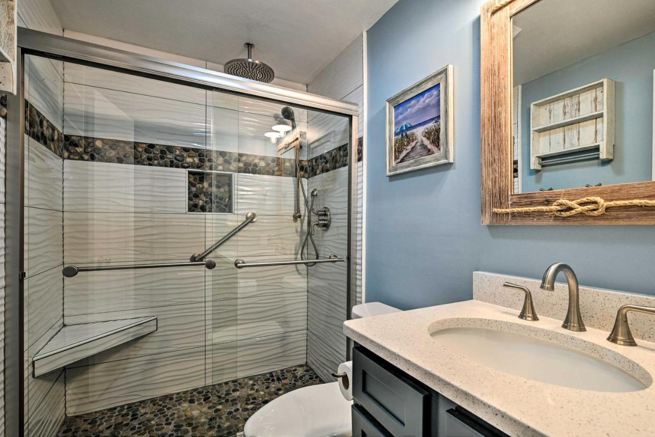 Remodeled Beachfront In Myrtle Beach! Apartment