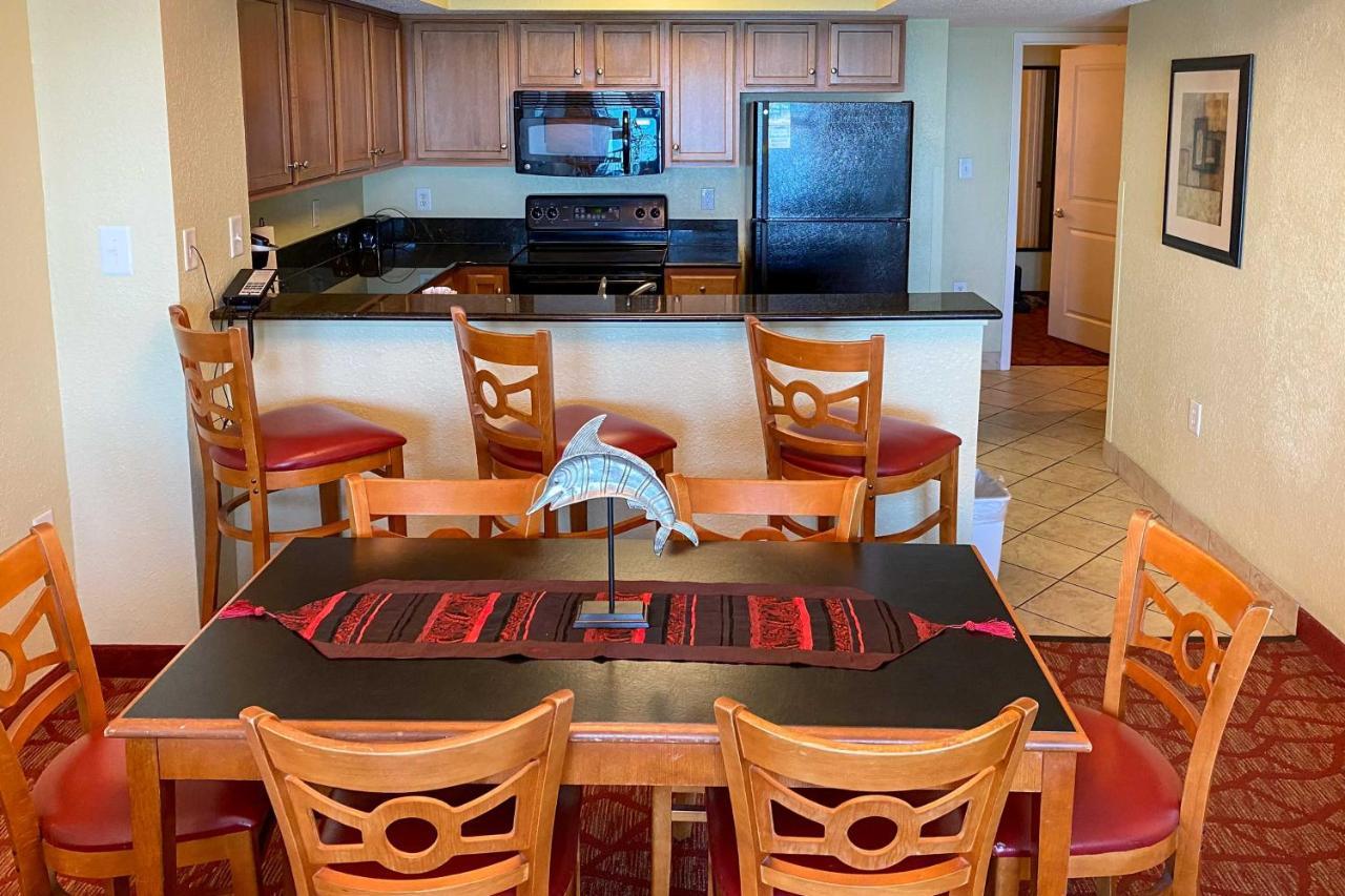 Beachfront Family With View And Pool Access Apartment