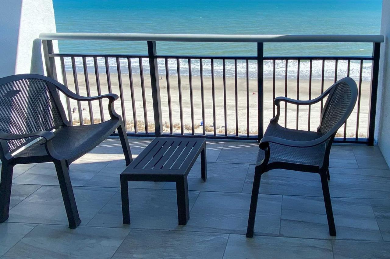 Beachfront Family With View And Pool Access
