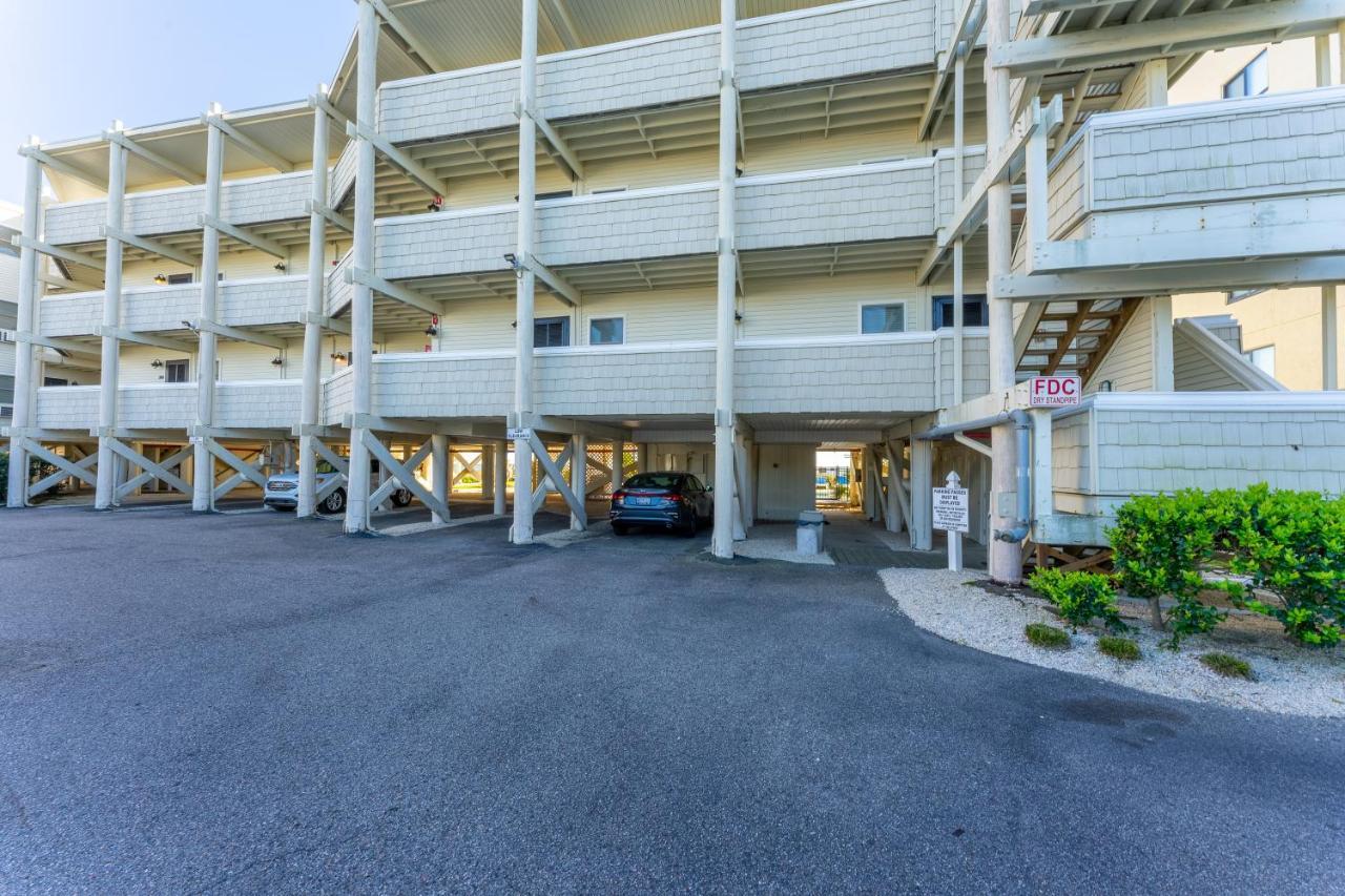 Bright And Sunny With Stunning Oceanfront Apartment *