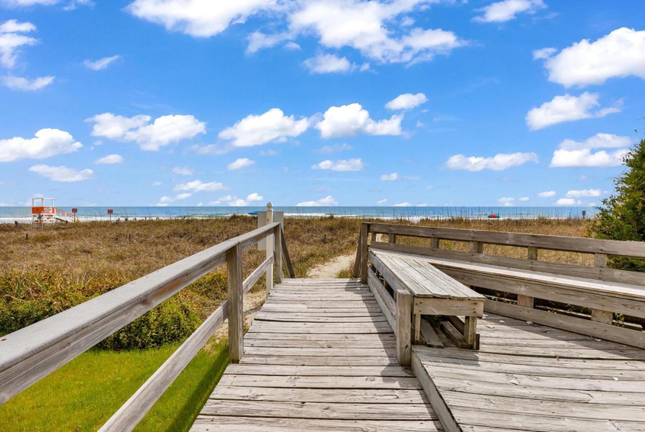 Bright And Sunny With Stunning Oceanfront Myrtle Beach