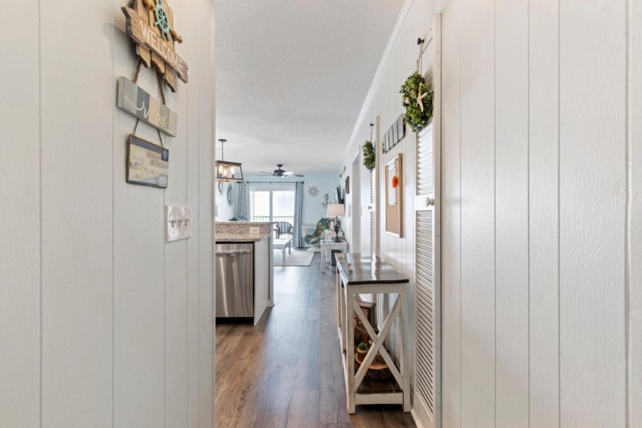 Bright And Sunny With Stunning Oceanfront *
