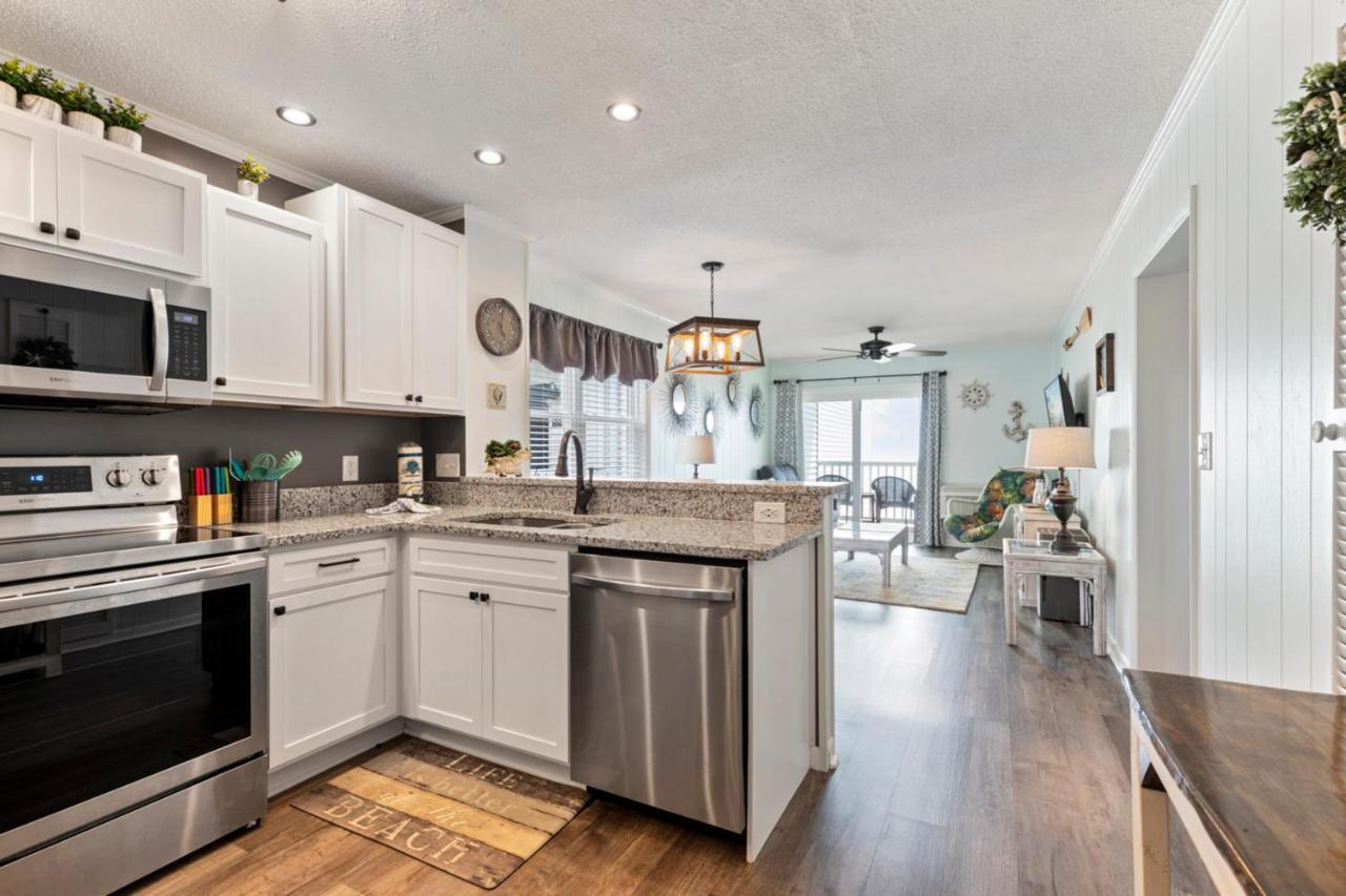 Apartment Bright And Sunny With Stunning Oceanfront