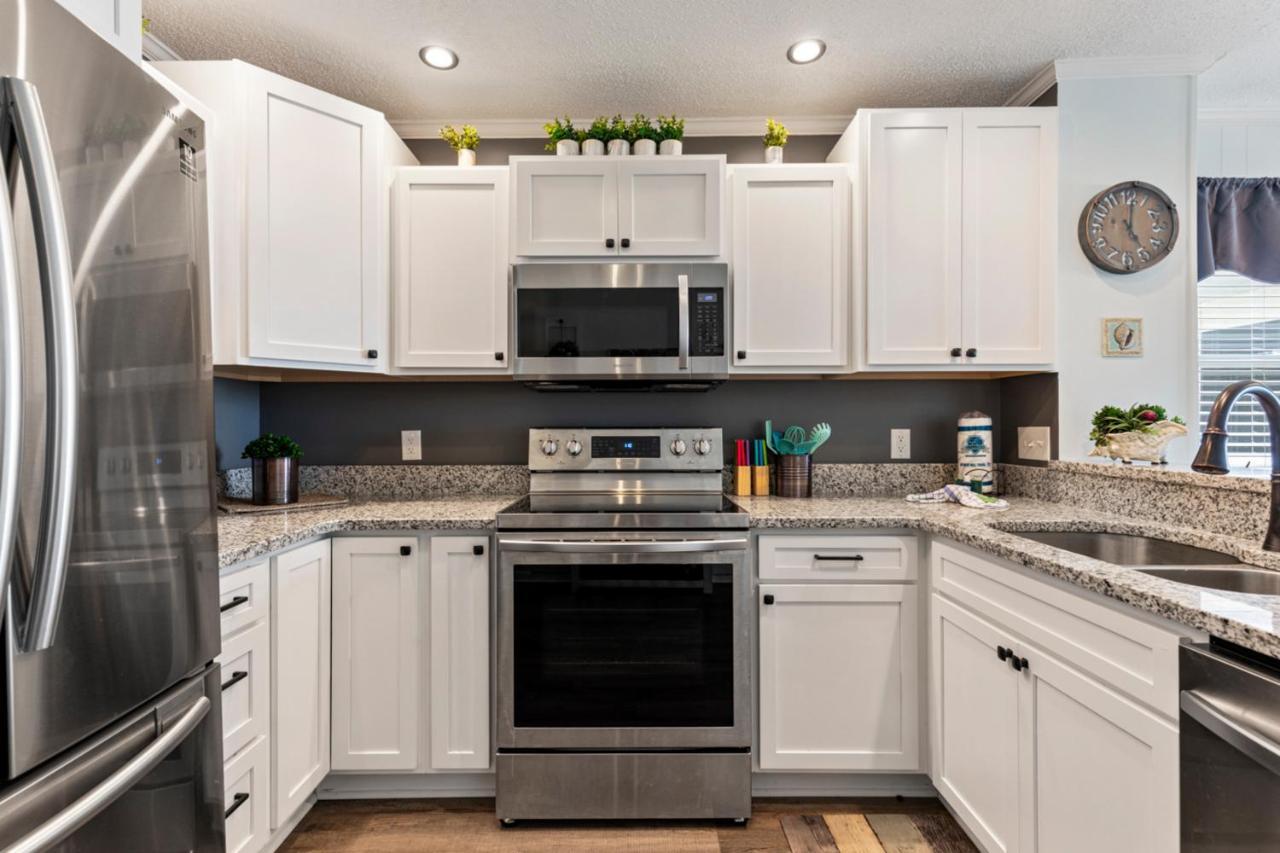 Bright And Sunny With Stunning Oceanfront * Myrtle Beach