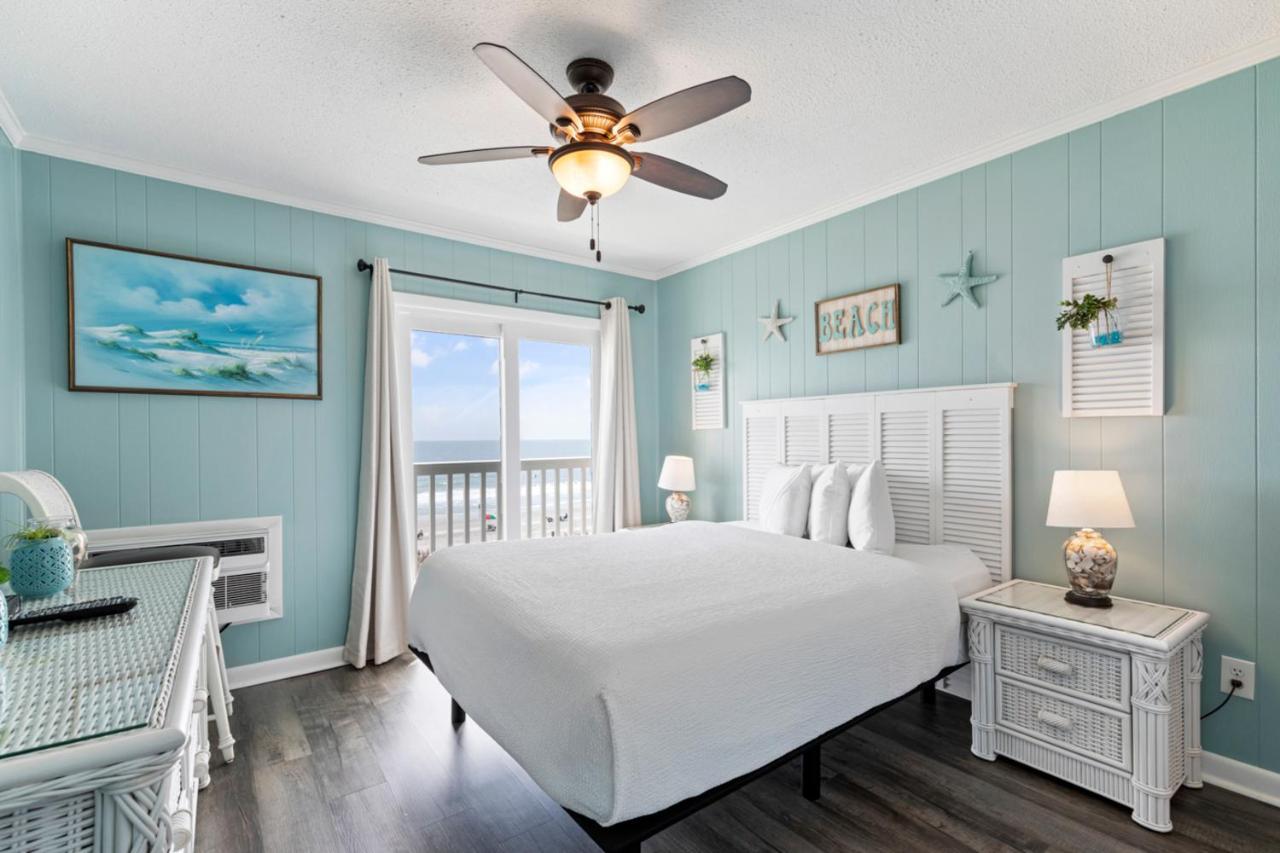 Bright And Sunny With Stunning Oceanfront *
