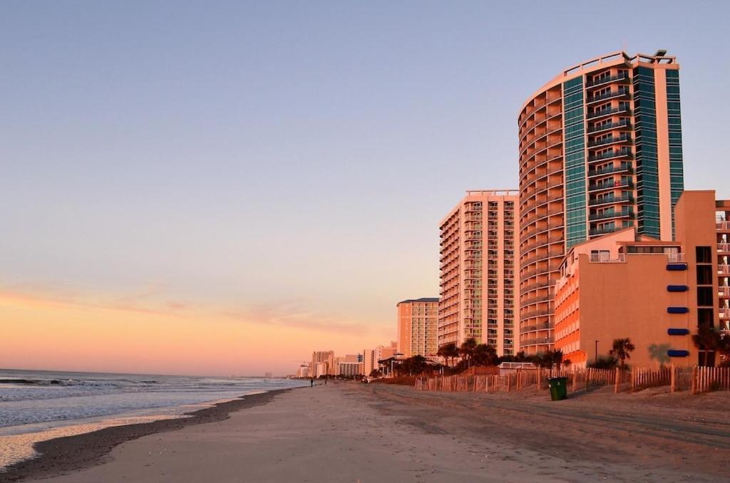 Fabulous Ocean Front Penthouse Apartment *