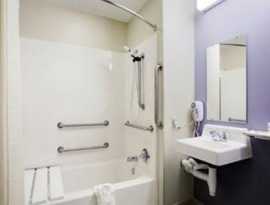 Hotel Quality & Myrtle Near Outlets 2*