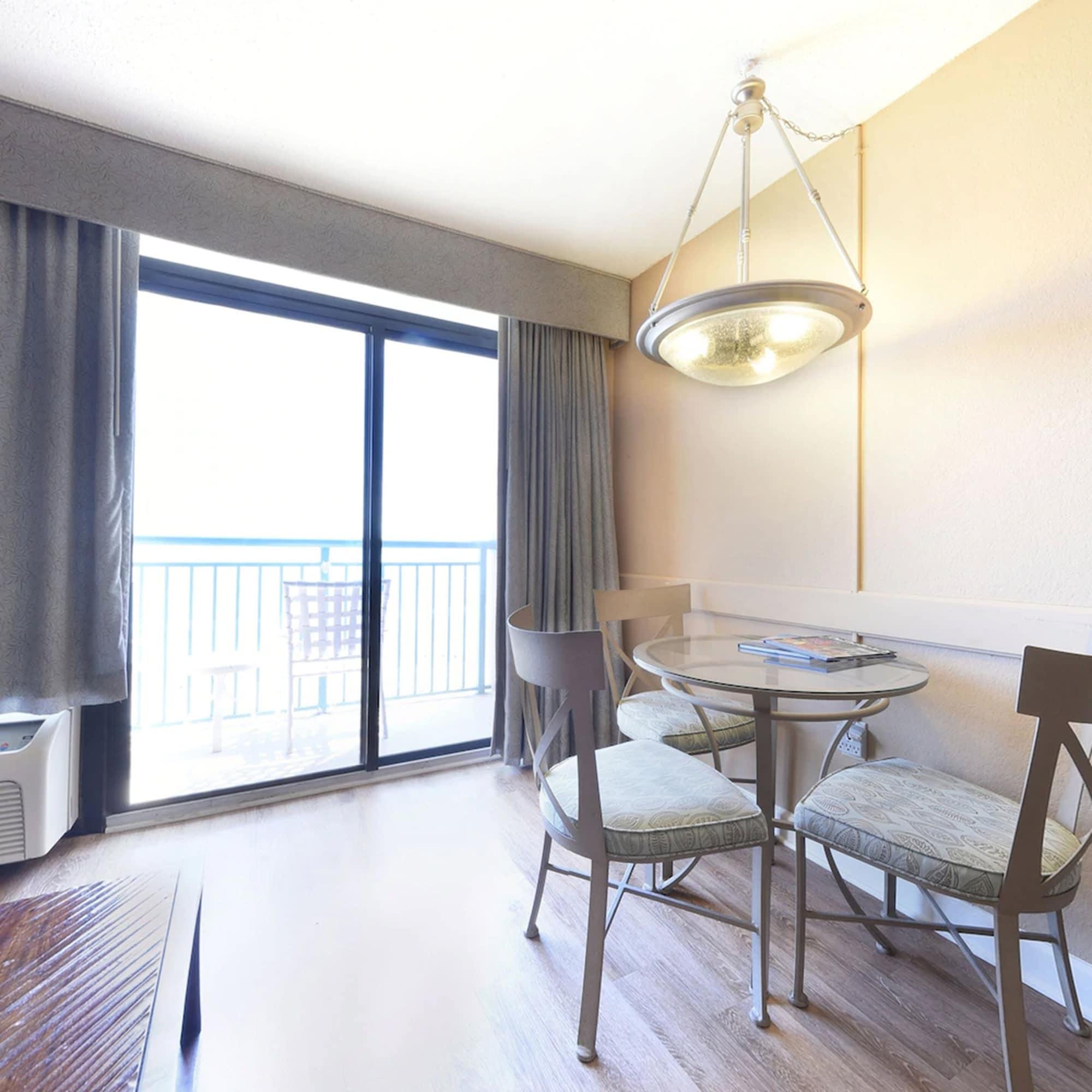 Castle By Patton Hospitality 2*