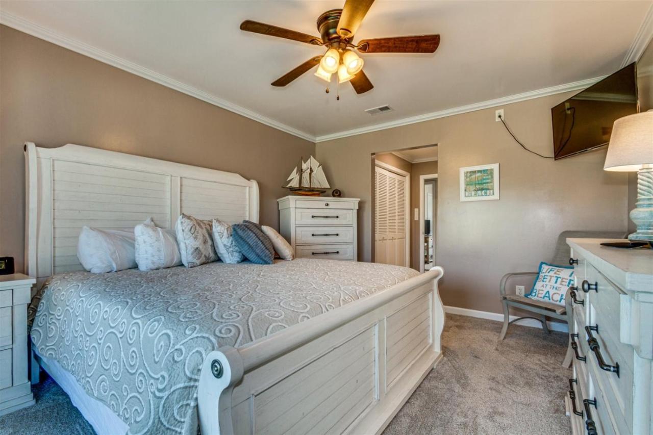 Surfside Floral Villas E17 Apartment