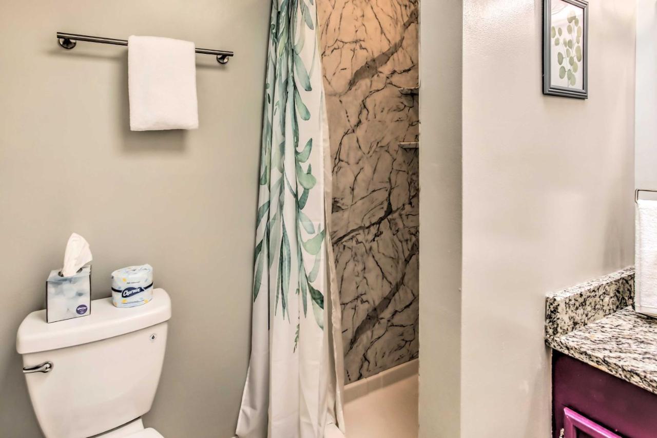 Charming Myrtle Townhome Walk To Holiday home